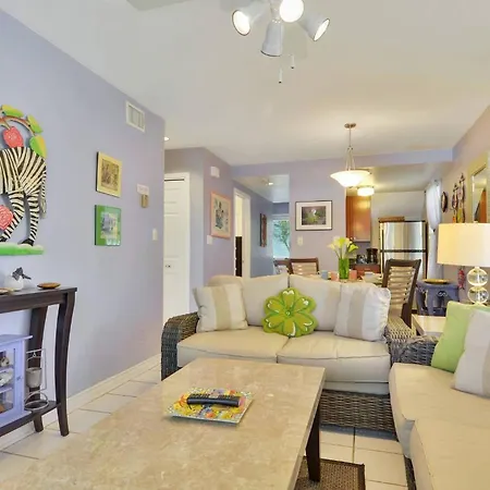 Lavender Jungle By Avantstay Great Location W Patio Shared Pool Week Long Stays Only